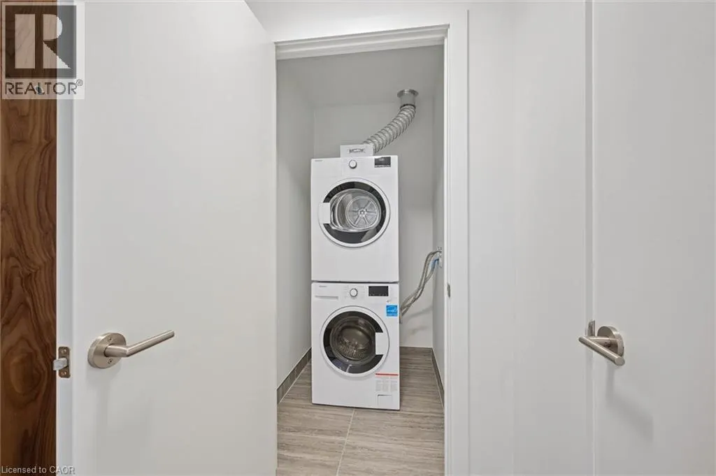 25 WELLINGTON Street S Unit# 807, #807