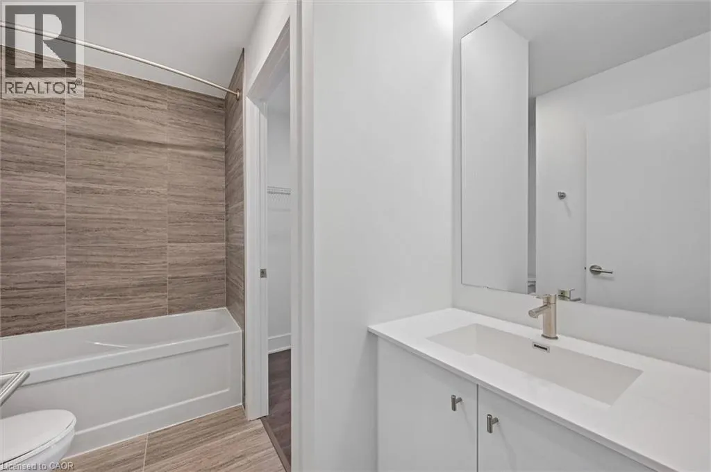 25 WELLINGTON Street S Unit# 807, #807