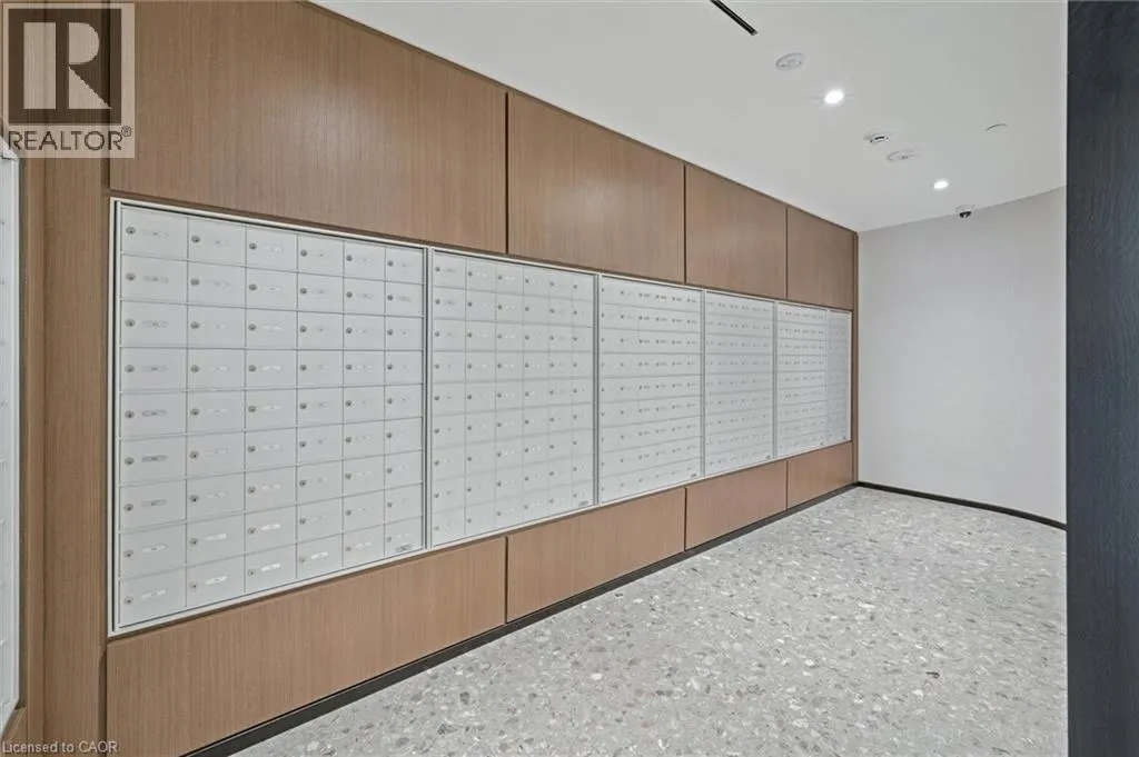 25 WELLINGTON Street S Unit# 807, #807