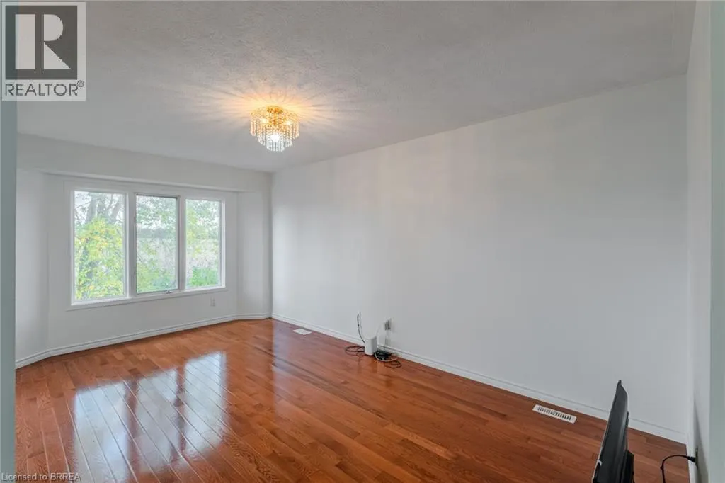 25 ANASTASIA Crescent