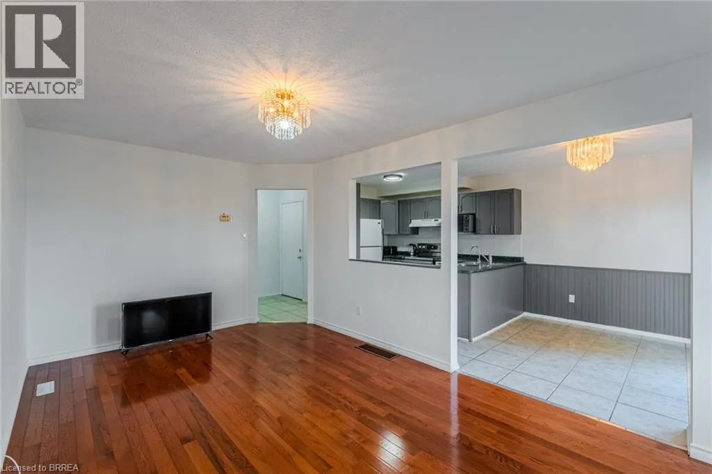 25 ANASTASIA Crescent