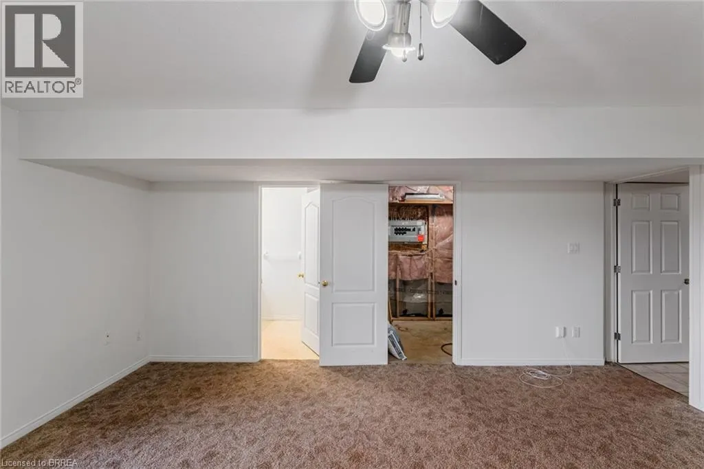 25 ANASTASIA Crescent