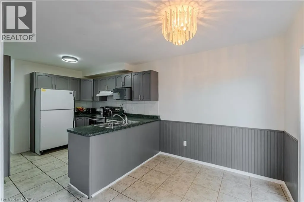 25 ANASTASIA Crescent