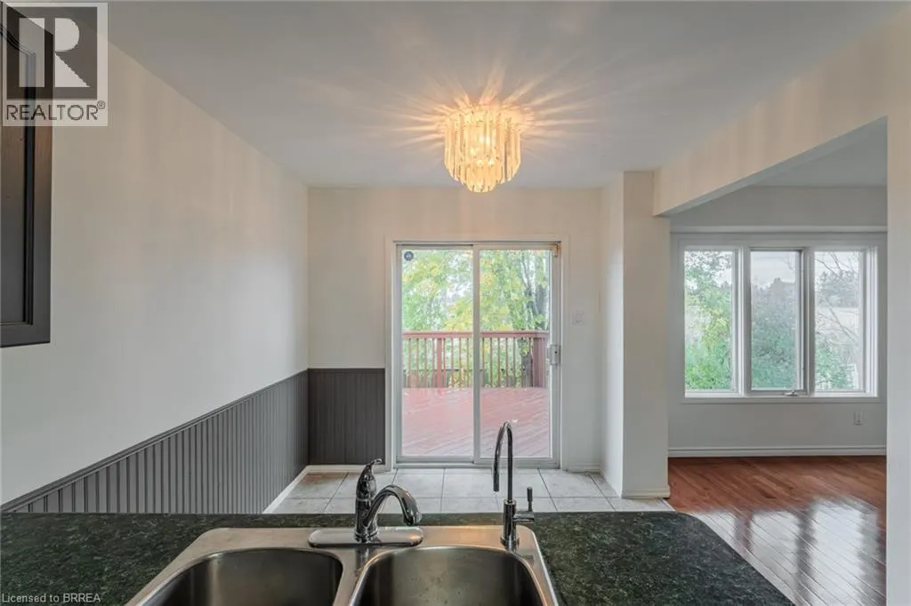 25 ANASTASIA Crescent