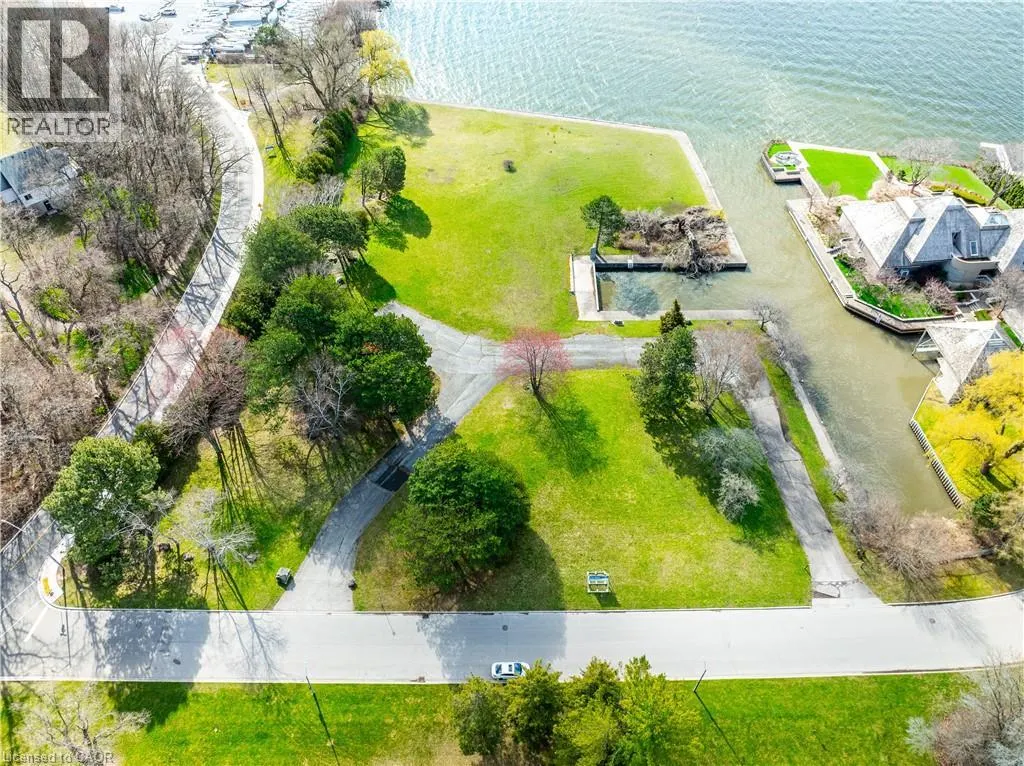 800 LASALLE PARK Road