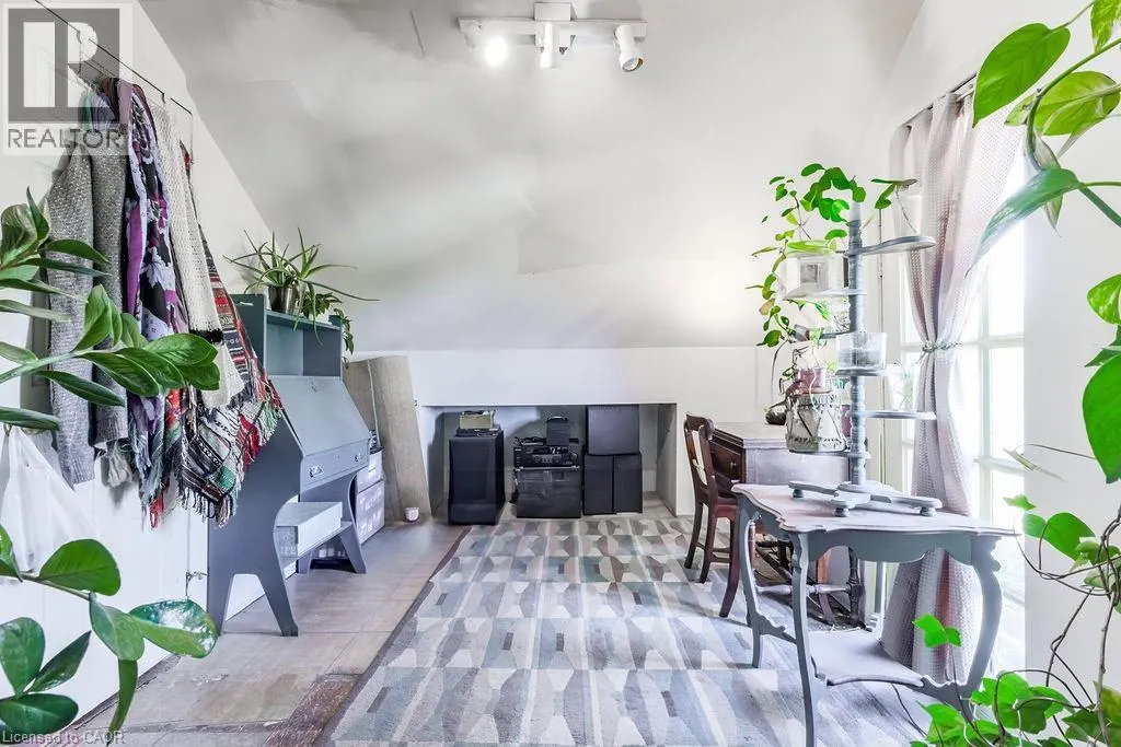 1009 CANNON Street E