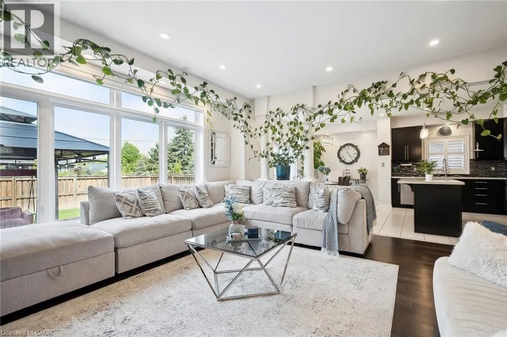 80 BELLROYAL Crescent