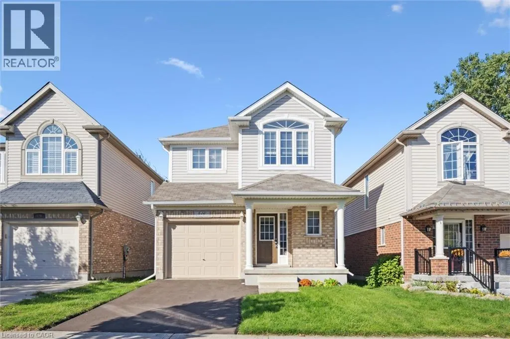 416 BEAUMONT Crescent