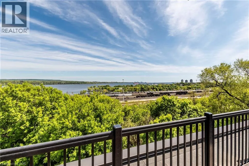 290 BARTON Street W Unit# 17, #17