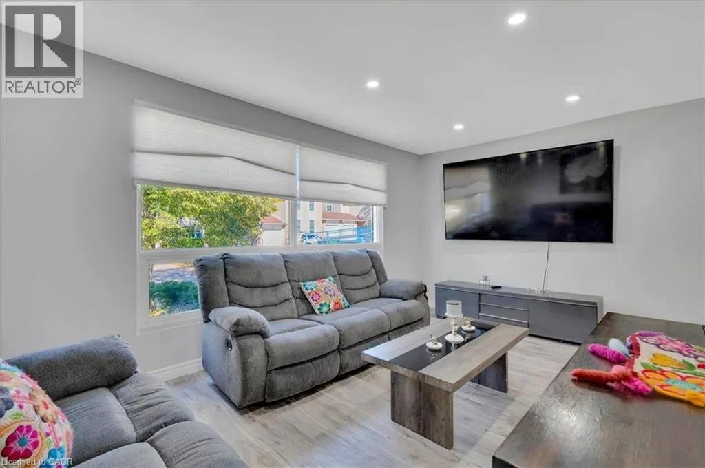 168 SILVER ASPEN Crescent