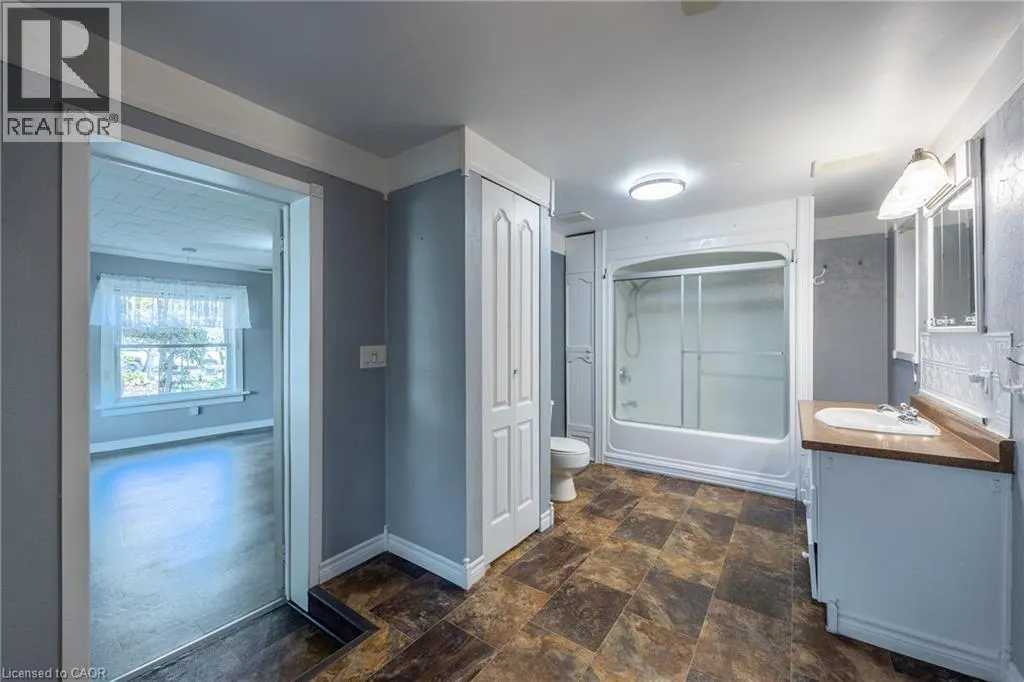 224 KING HIRAM Street