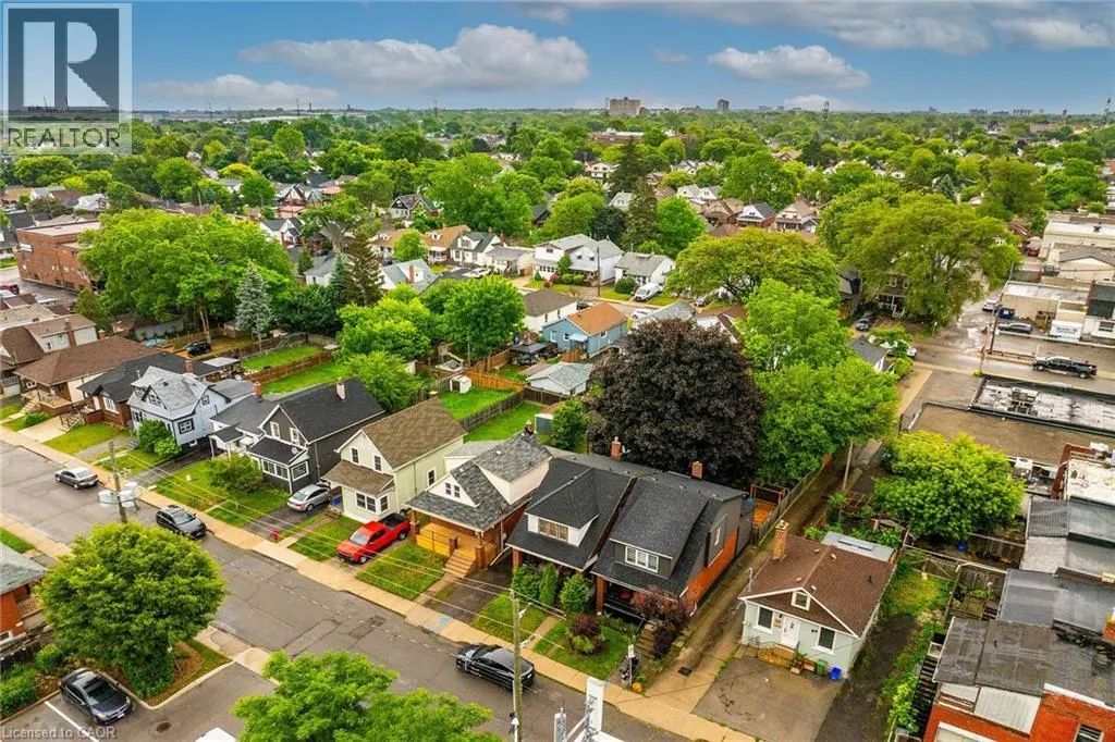 20 CROSTHWAITE Avenue N