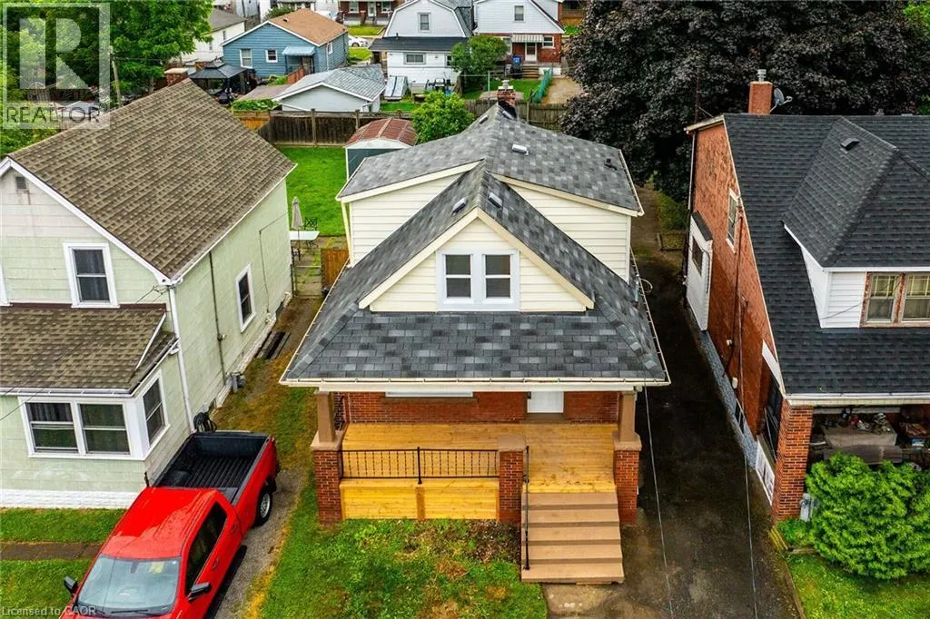 20 CROSTHWAITE Avenue N