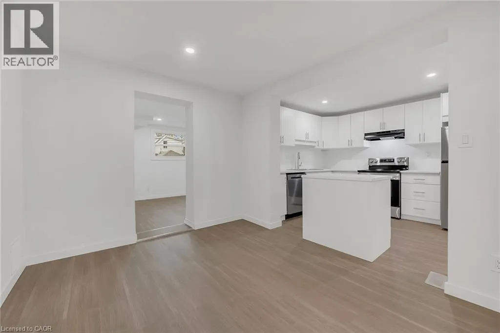 20 CROSTHWAITE Avenue N