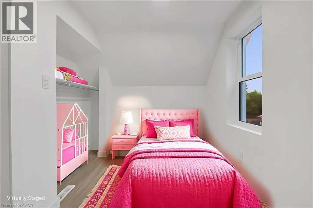 20 CROSTHWAITE Avenue N