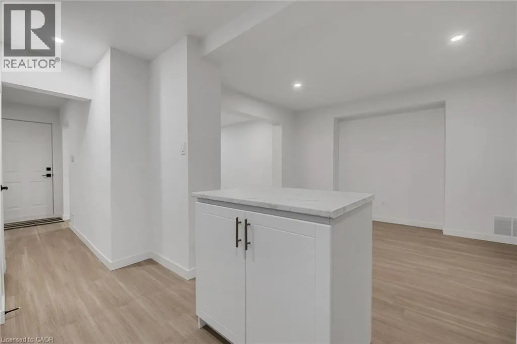 20 CROSTHWAITE Avenue N