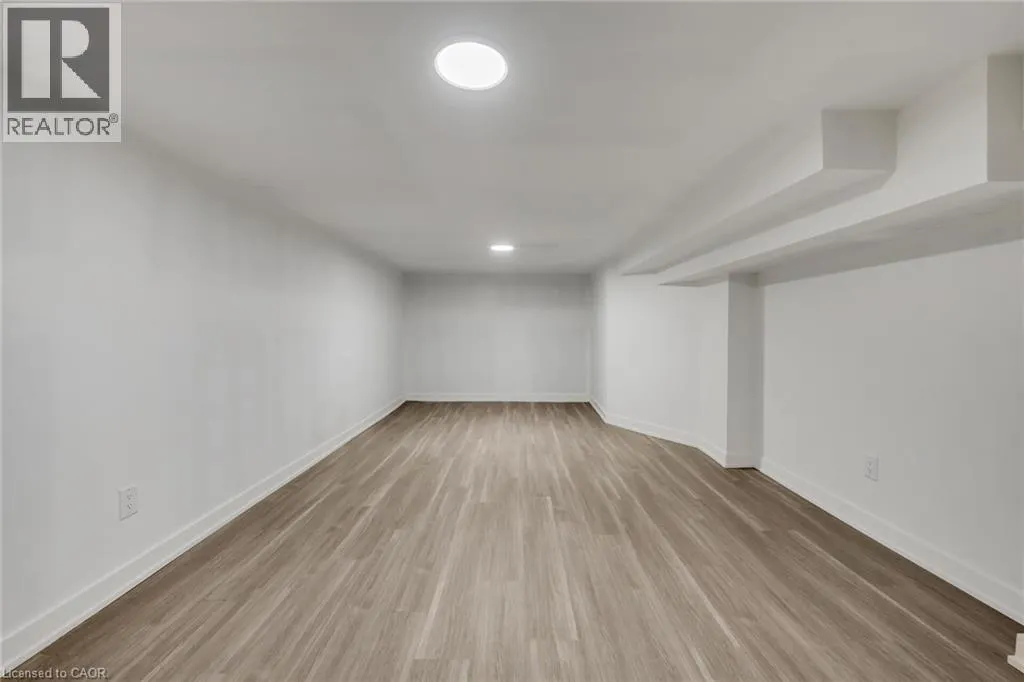 20 CROSTHWAITE Avenue N