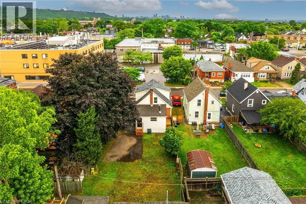 20 CROSTHWAITE Avenue N