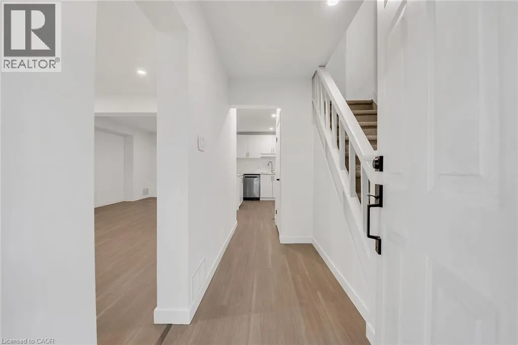 20 CROSTHWAITE Avenue N