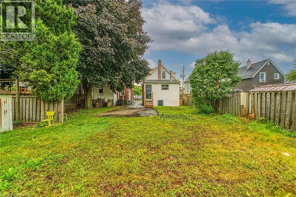 20 CROSTHWAITE Avenue N