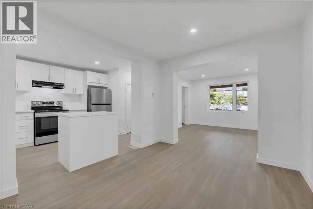 20 CROSTHWAITE Avenue N