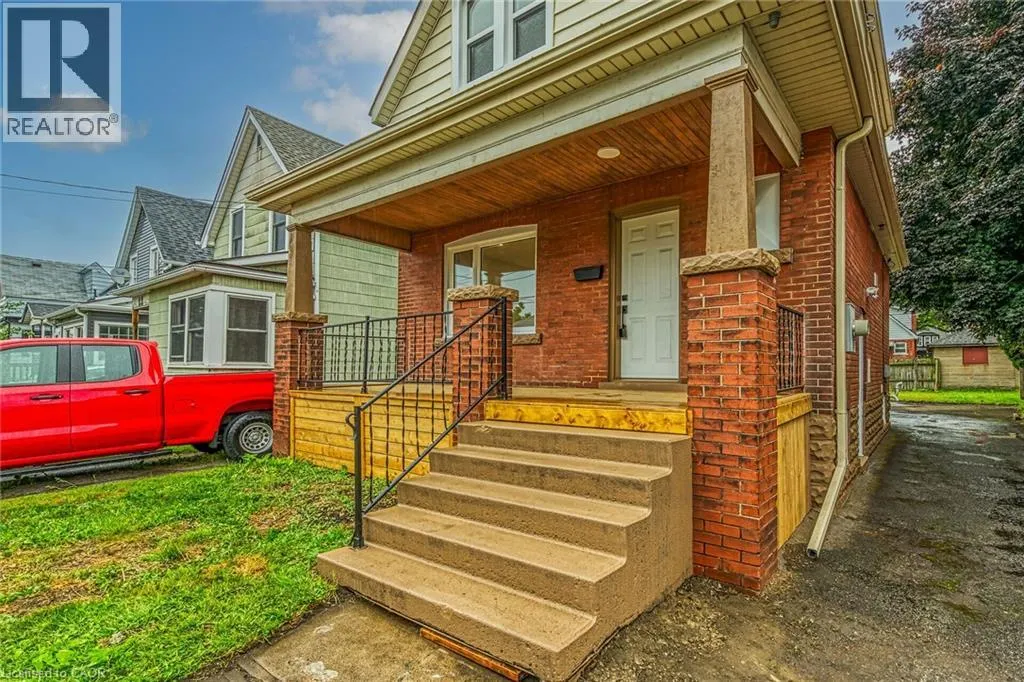 20 CROSTHWAITE Avenue N