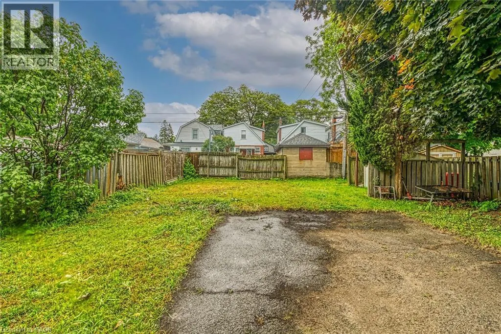 20 CROSTHWAITE Avenue N