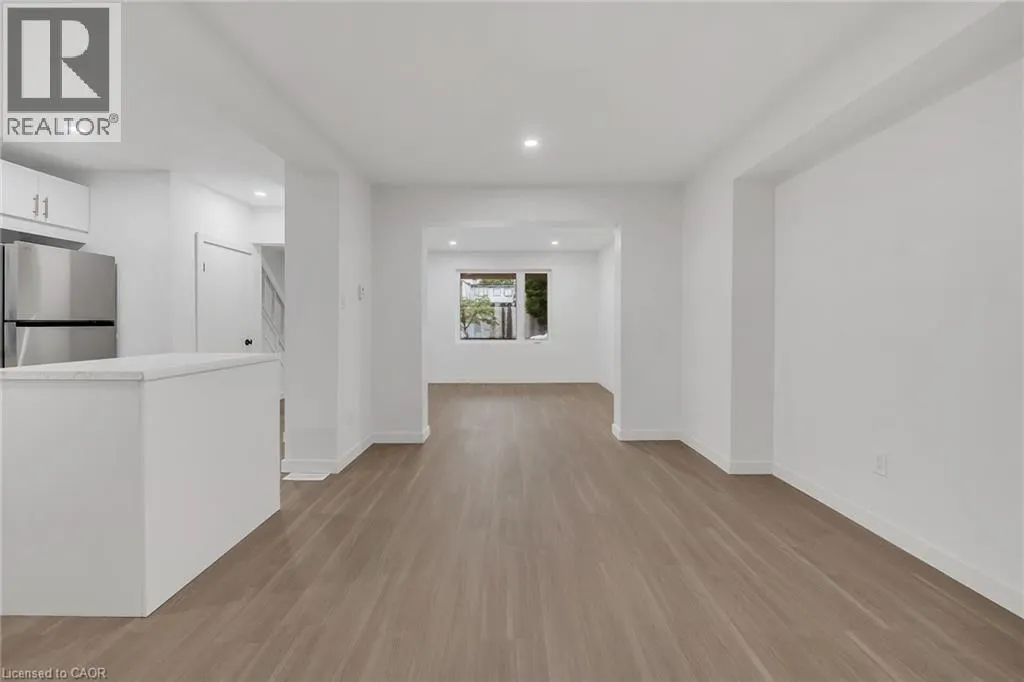 20 CROSTHWAITE Avenue N