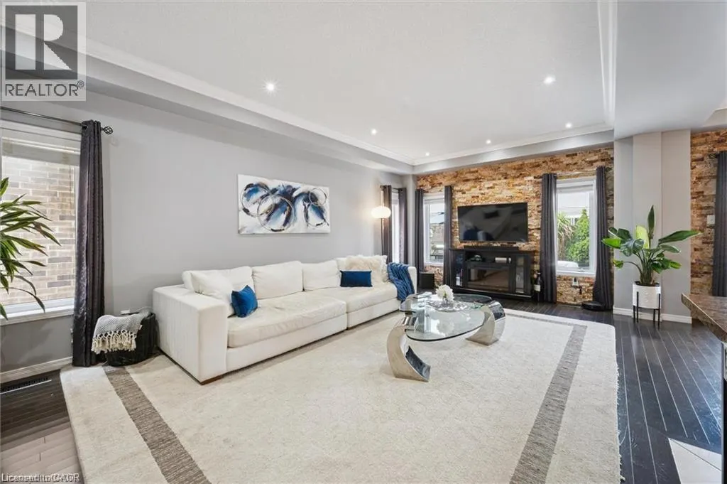 267 HARDCASTLE Drive