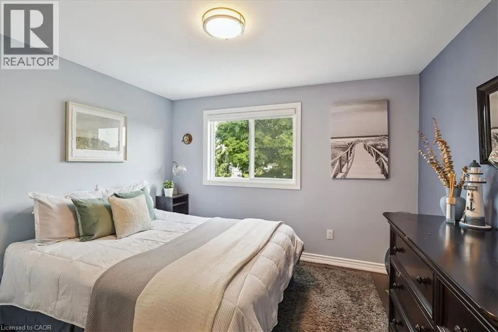 1923 STEEPBANK Crescent