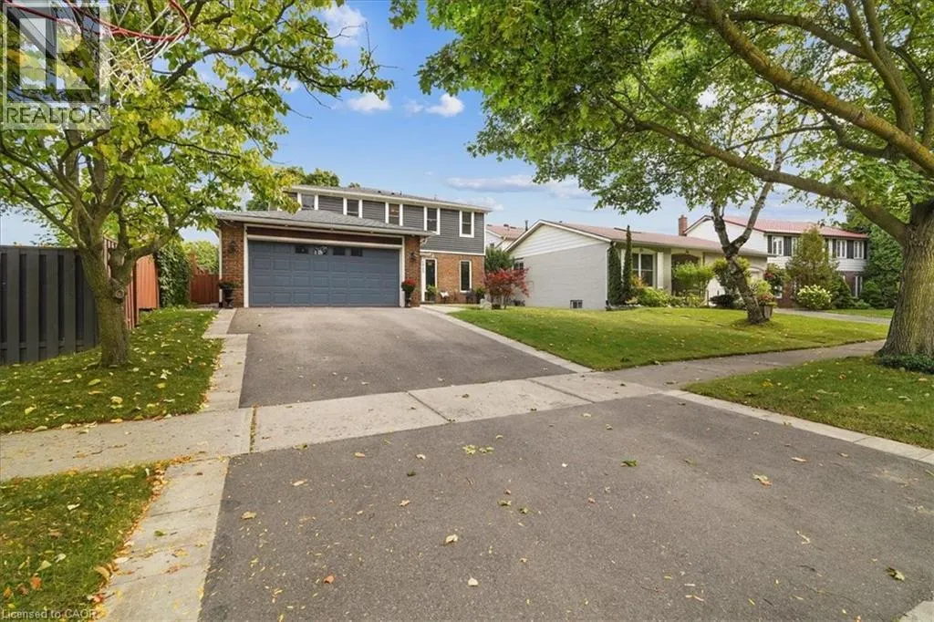 1923 STEEPBANK Crescent