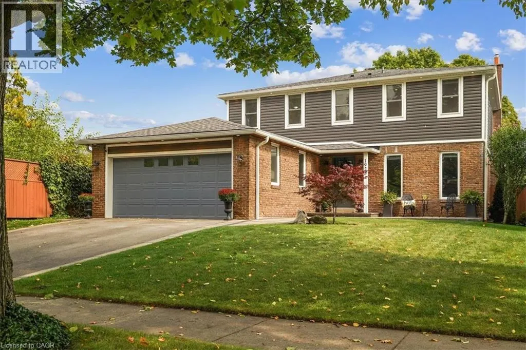 1923 STEEPBANK Crescent