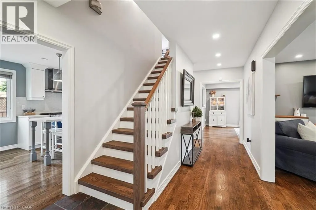 1923 STEEPBANK Crescent