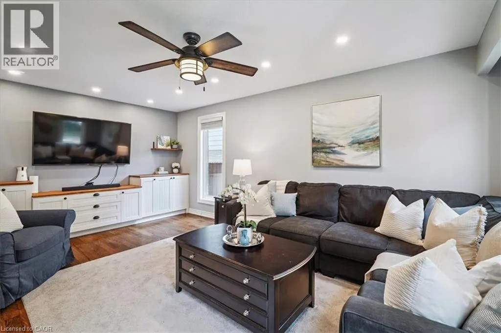 1923 STEEPBANK Crescent