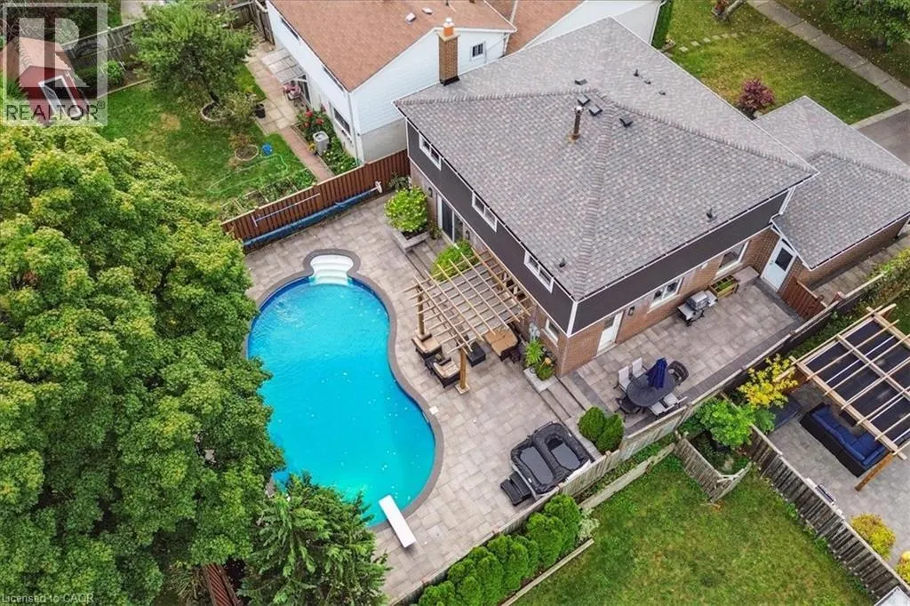 1923 STEEPBANK Crescent