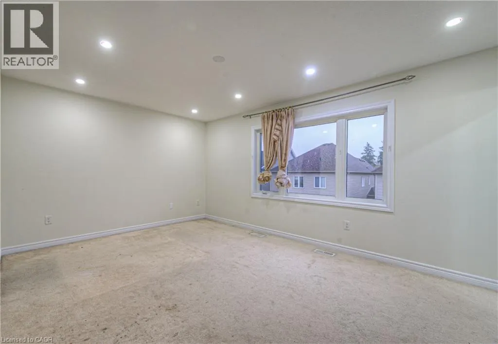 52 WEATHERALL Avenue