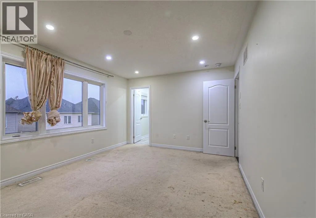 52 WEATHERALL Avenue