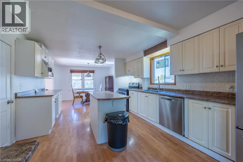 17 W MECHANIC Street W