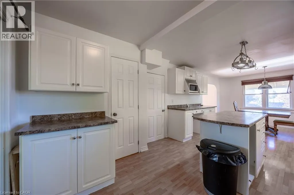 17 W MECHANIC Street W