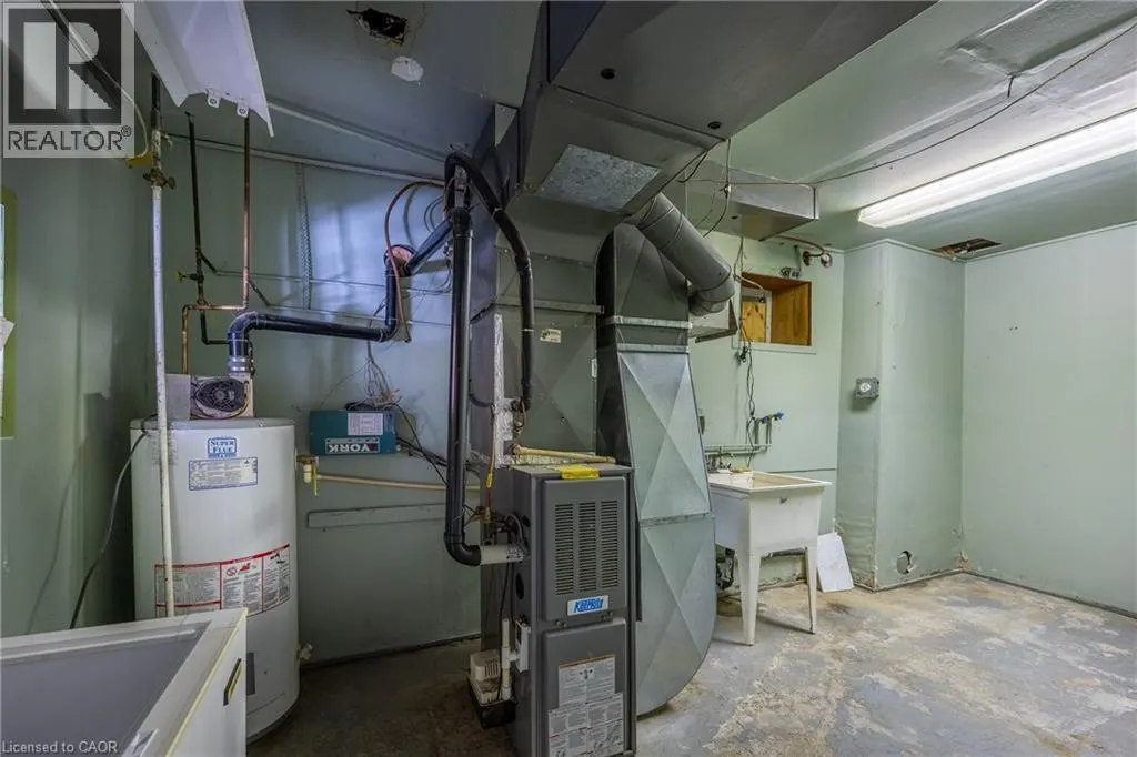 17 W MECHANIC Street W