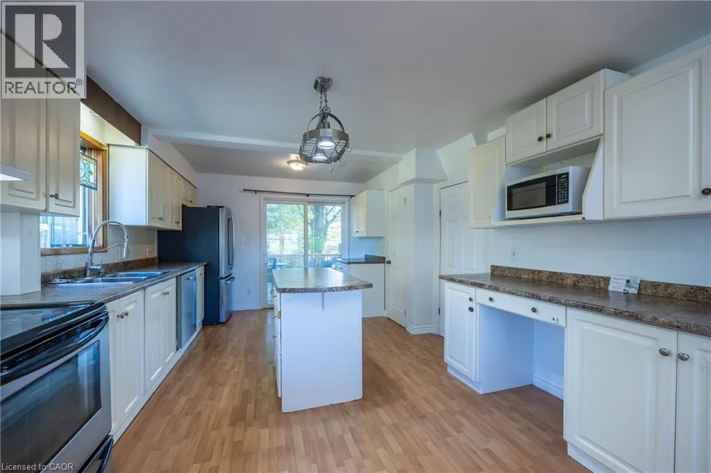 17 W MECHANIC Street W