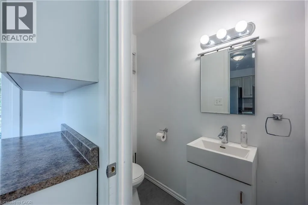 17 W MECHANIC Street W