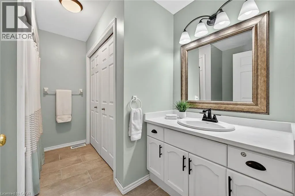 20 COURTLAND Drive Unit# 2, #2