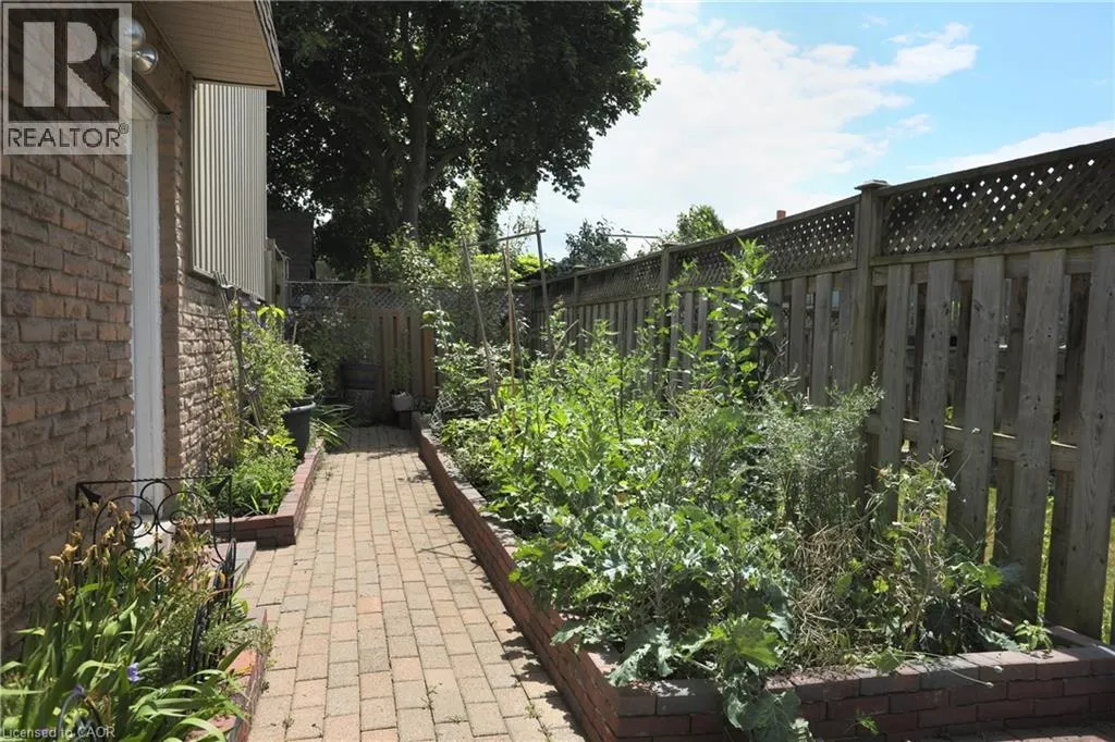 107 ROSENEATH Crescent