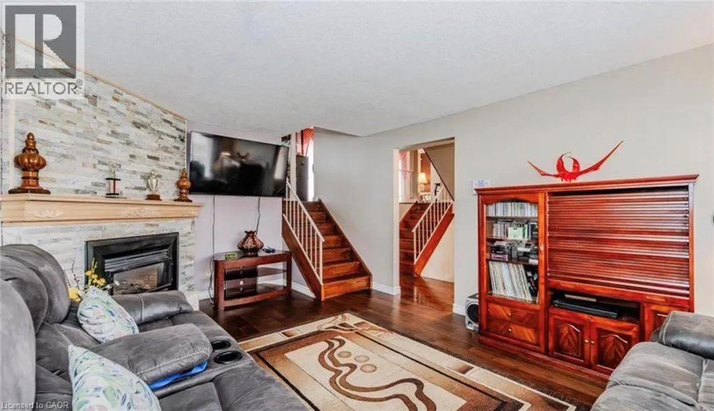 107 ROSENEATH Crescent