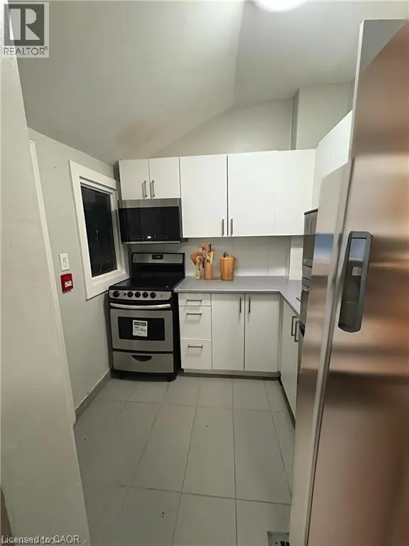 72 VICTORIA Avenue S Unit# 202, #202