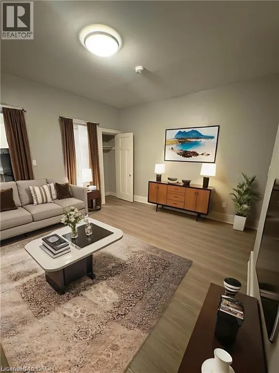 72 VICTORIA Avenue S Unit# 202, #202