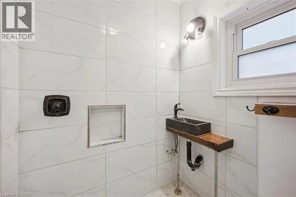 145 BRIDGEPORT Road E