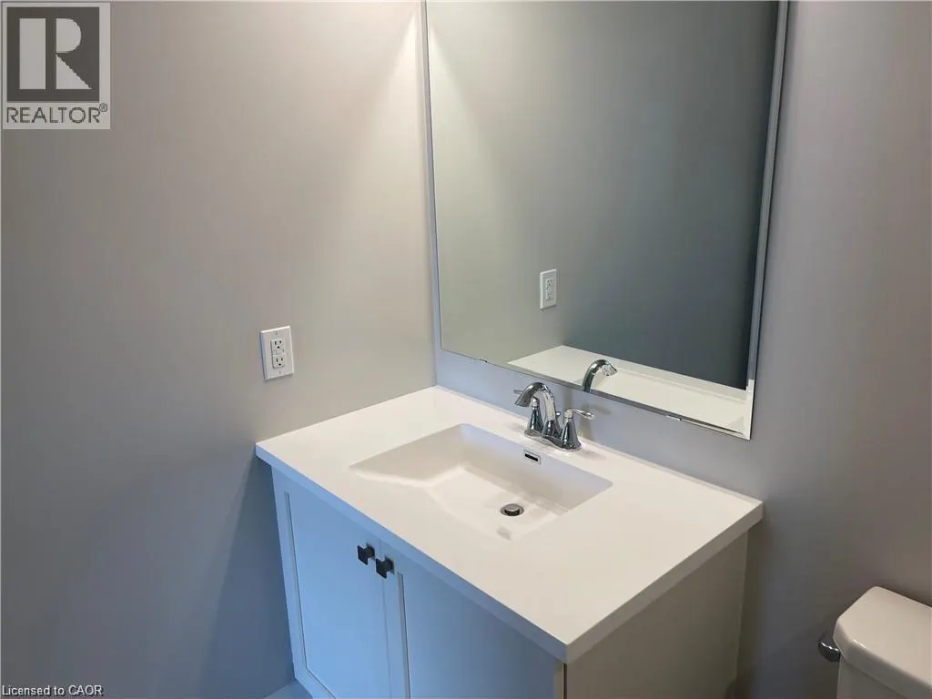 95 DUNDAS Street W Unit# 202, #202