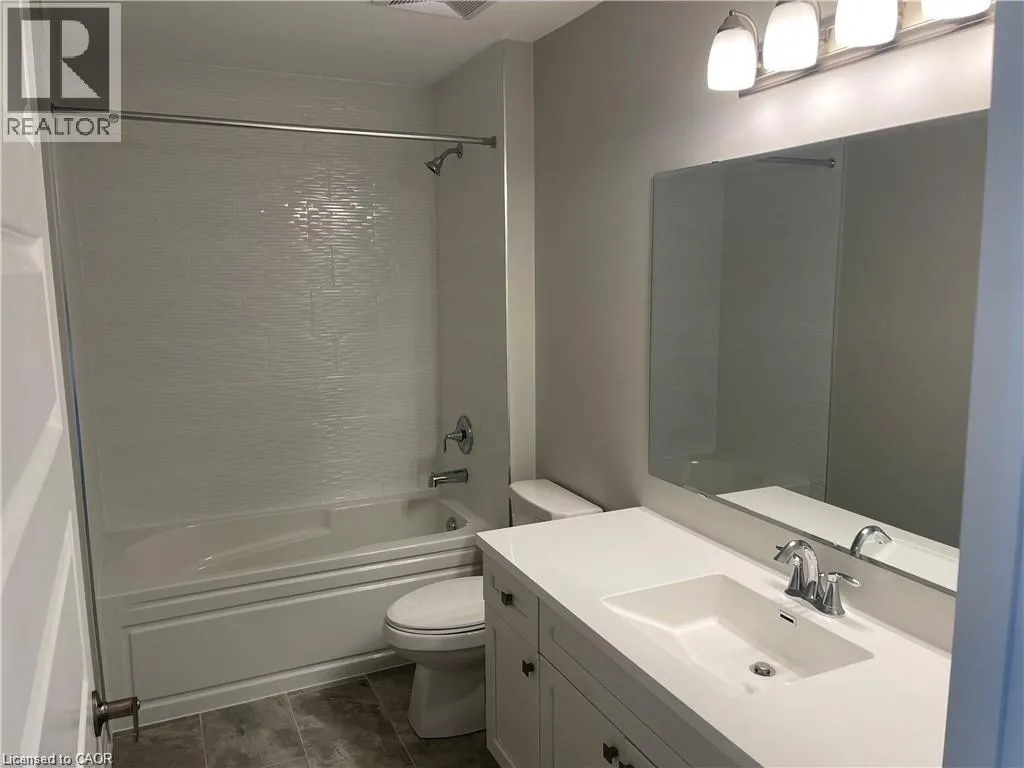 95 DUNDAS Street W Unit# 202, #202